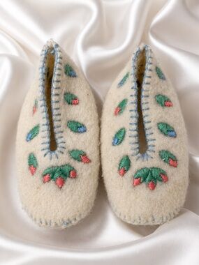 Vintage Wool Embroidered Toddler Slippers GUC